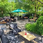 אורחן Hotel-gasthaus Zur Eiche האוסאך