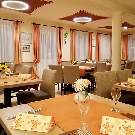 אורחן Hotel-gasthaus Zur Eiche